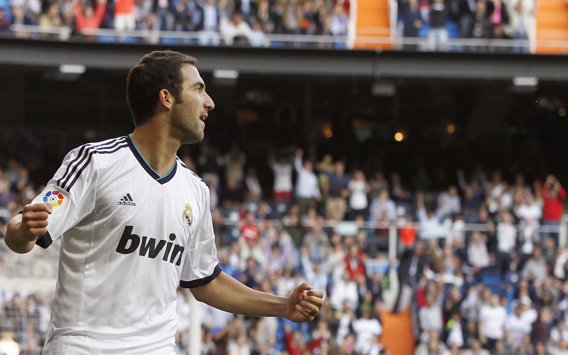 五大联赛是否推进反向控球思维重塑中场结构，反向投球