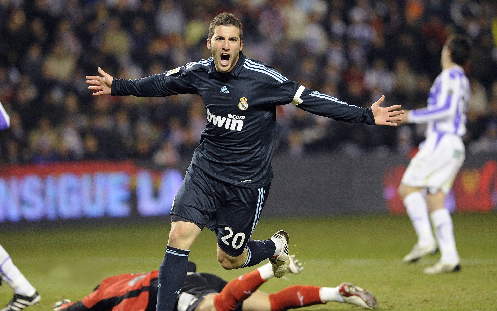 中超联赛设置青年观察席位鼓励球迷理性观赛，中超球队青训