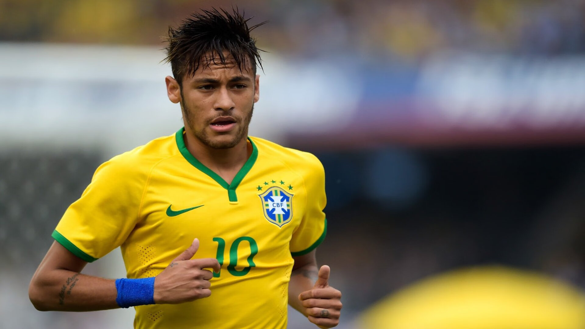 库里与高中好友重聚分享成长回忆，库里高中视频